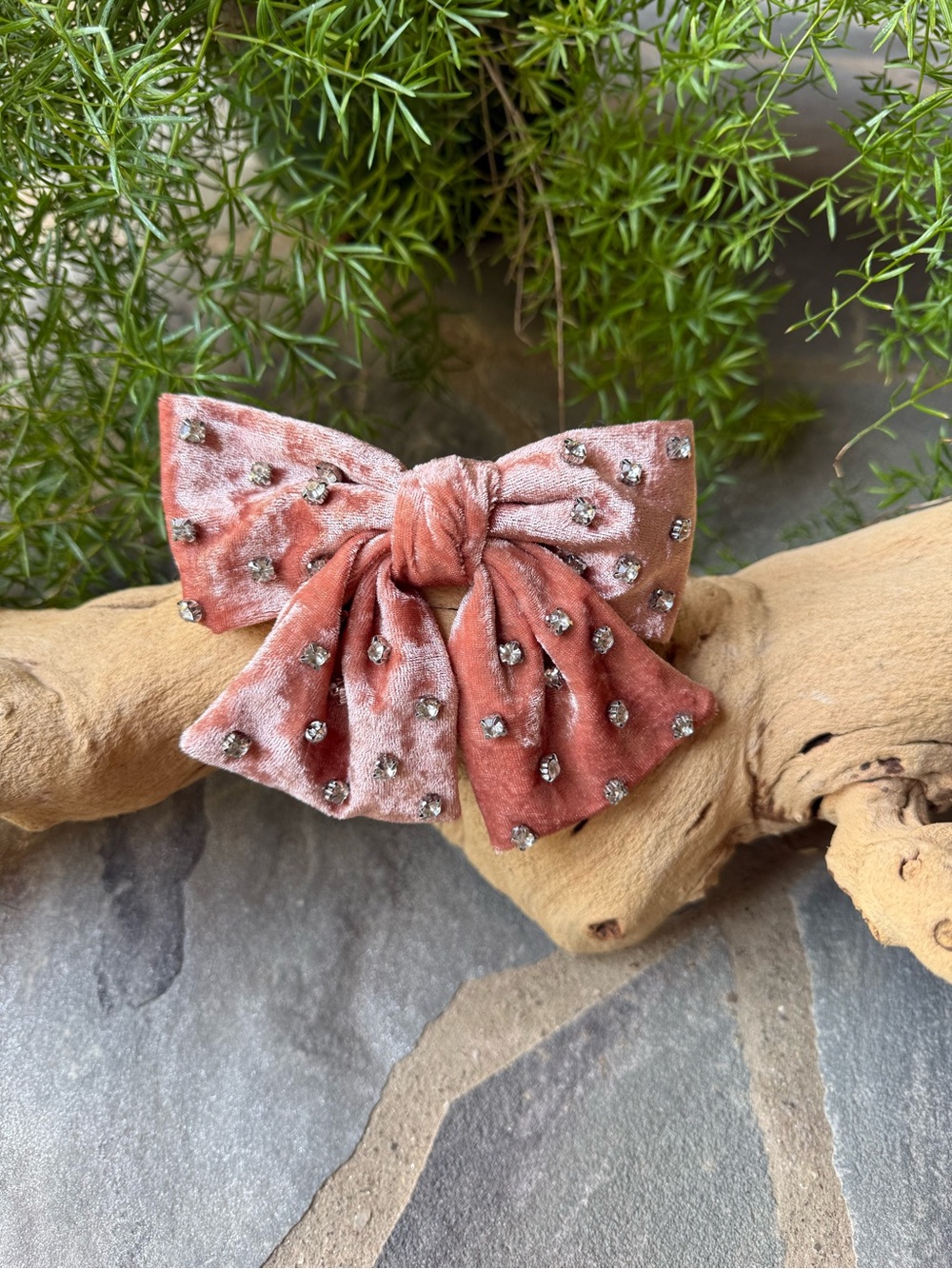 New๐Anthropologie-Embellished Velvet Bow Barrette